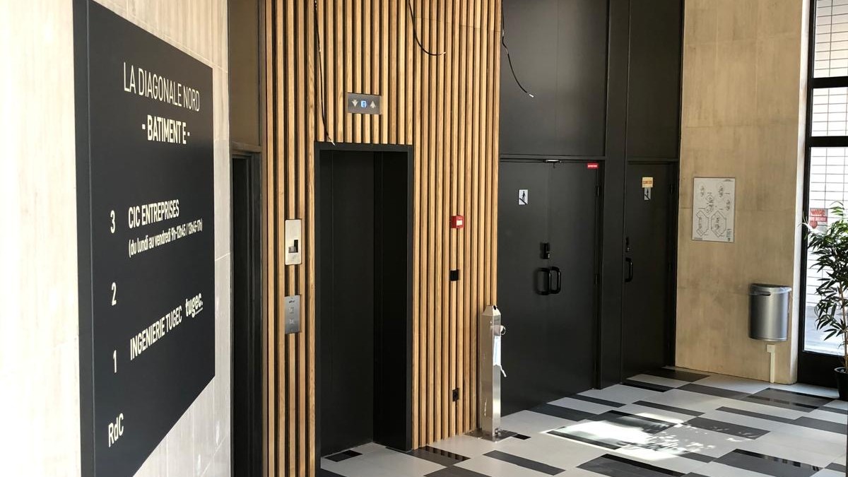 Agencement hall de locaux professionnels, Montigny-le-Bretonneux